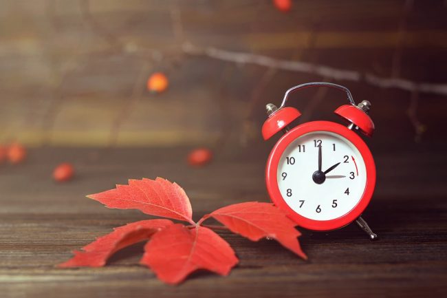 cambio de hora otoño horario de invierno ahorro energético racionalización de horarios eficiencia energética discriminación horaria precio de la luz Eres Energía